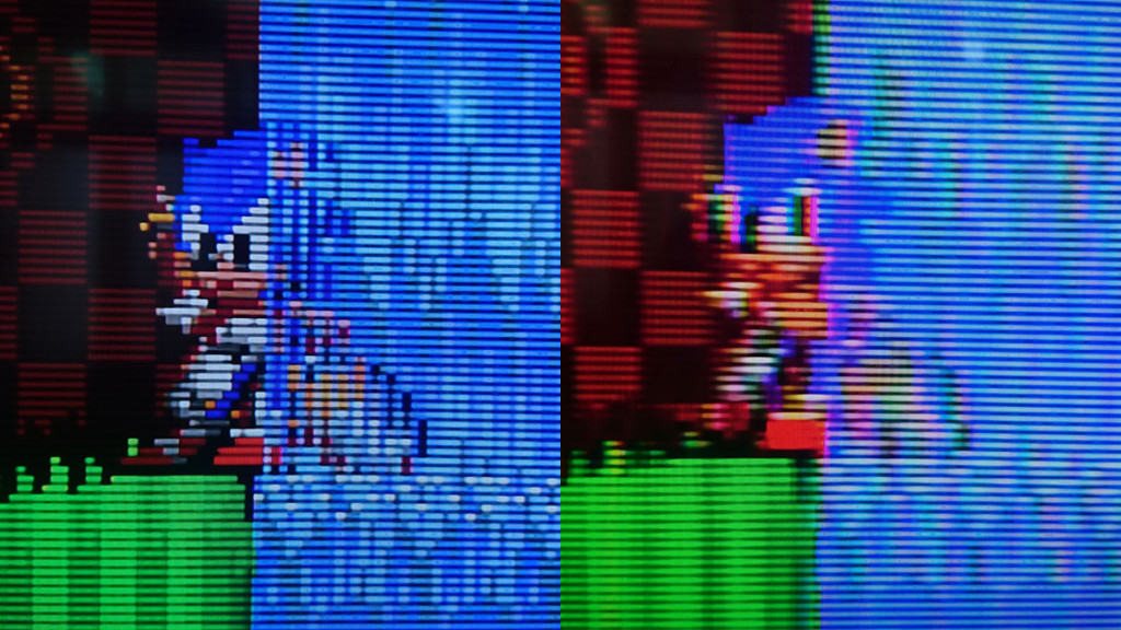 在 XRGB-mini 下用 SCART(左) 和 AV(右) 端子的比較