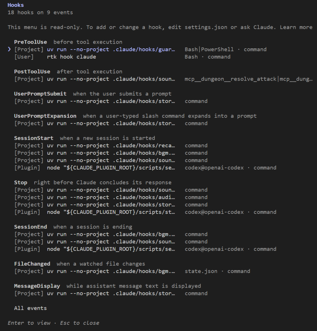 打 /hooks 打開的清單,最上面寫 18 hooks on 9 events:PreToolUse 一個 guard、PostToolUse 一個 sound、UserPromptSubmit/UserPromptExpansion/MessageDisplay 各一個 story;SessionStart 三個:recap、bgm、sound;Stop 三個:sound、audit、story;SessionEnd 兩個:bgm、sound;FileChanged 一個 bgm,matcher 是 state.json;另外幾行標著 User 和 Plugin 的是我自己電腦的全域設定和 plugin,你的清單不會有