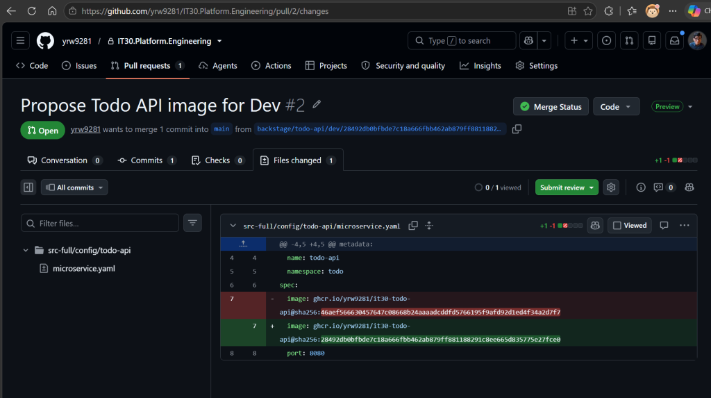 設定 PR 僅修改 Microservice 的 image digest，狀態仍為 Open